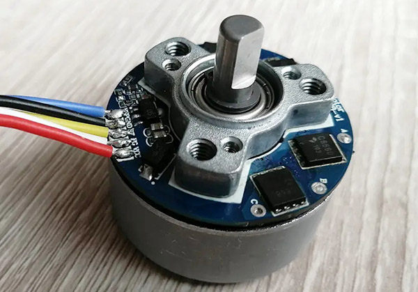 無刷電機霍爾傳感器有什么作用？工作原理如何？